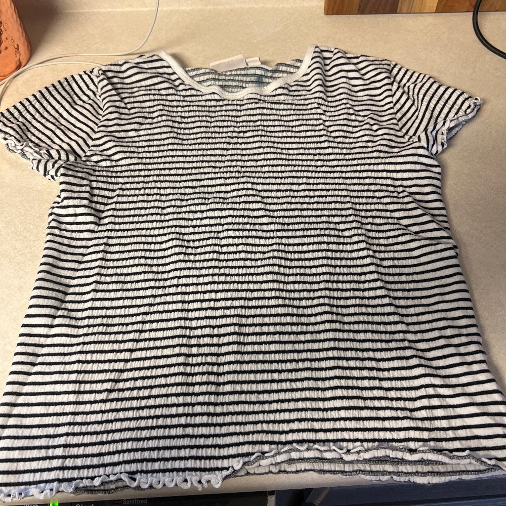 Black and white T shirt